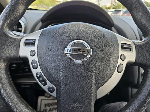 Photo of 2015 Platinum Graphite Nissan Rogue Select