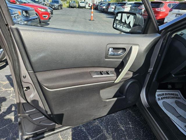 Photo of 2015 Platinum Graphite Nissan Rogue Select