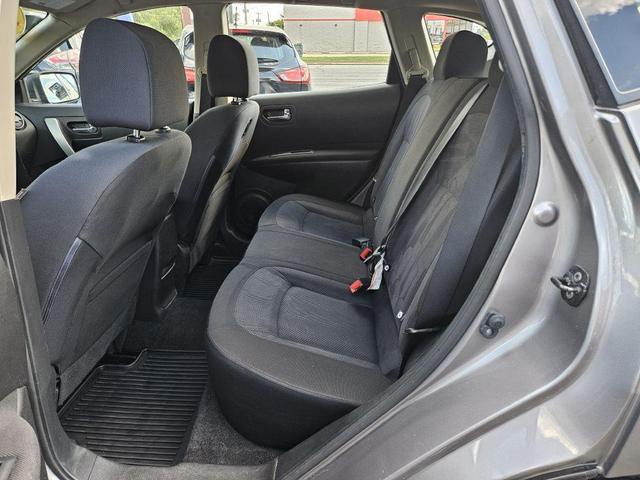 Photo of 2015 Platinum Graphite Nissan Rogue Select