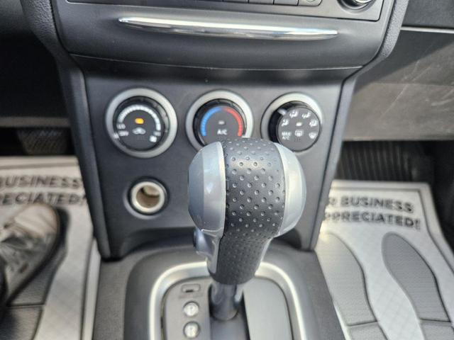 Photo of 2015 Platinum Graphite Nissan Rogue Select