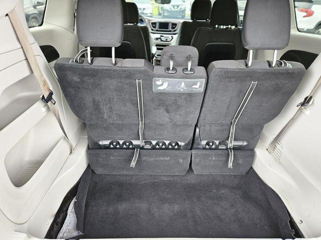 Photo of 2018 Brilliant Black Crystal Pearlcoat Chrysler Pacifica