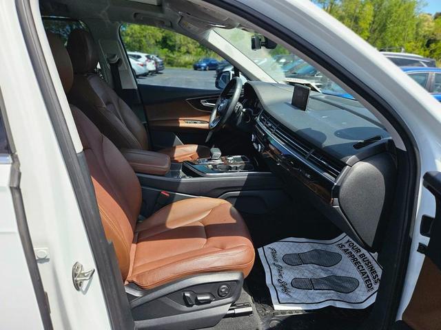 Photo of 2018 Glacier White Metallic Audi Q7