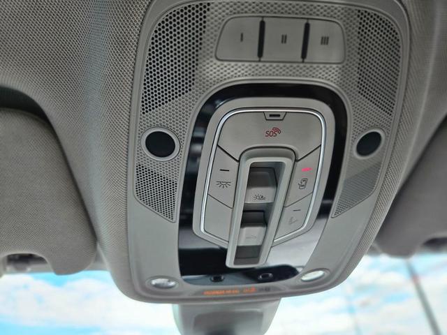 Photo of 2018 Glacier White Metallic Audi Q7