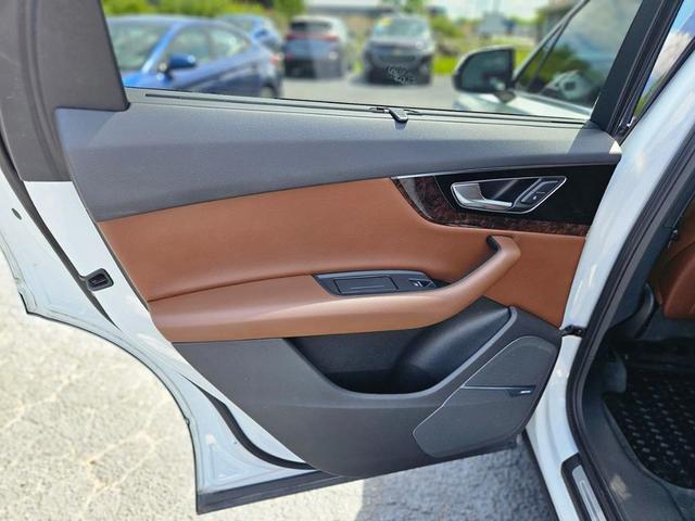 Photo of 2018 Glacier White Metallic Audi Q7