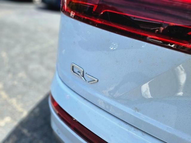 Photo of 2018 Glacier White Metallic Audi Q7