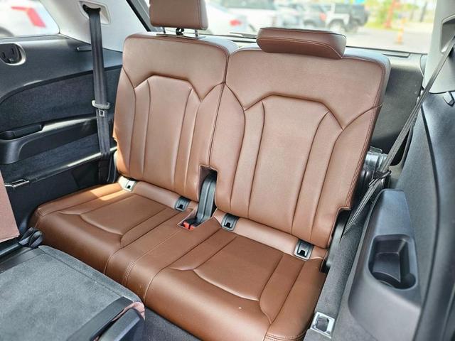 Photo of 2018 Glacier White Metallic Audi Q7