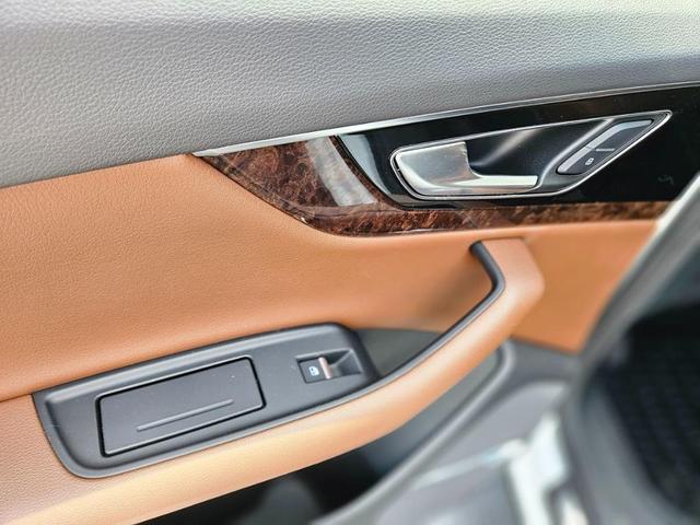 Photo of 2018 Glacier White Metallic Audi Q7