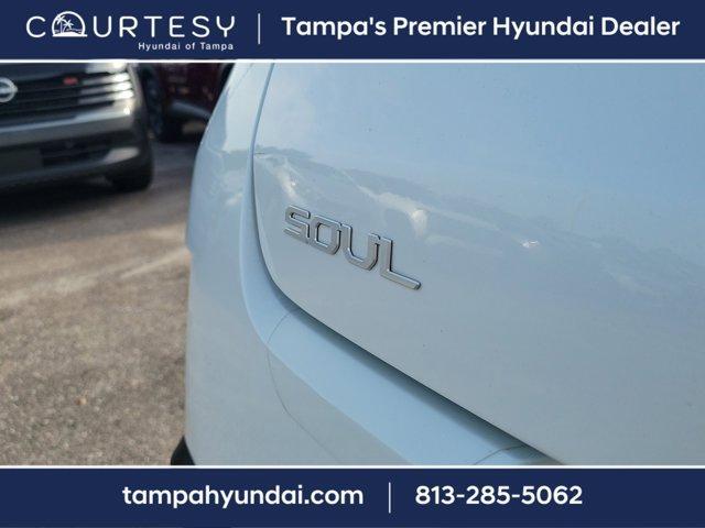 Photo of 2023 Snow White Pearl Kia Soul