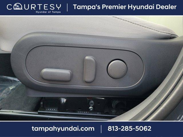 Photo of 2024 Gray Pearl Hyundai KONA