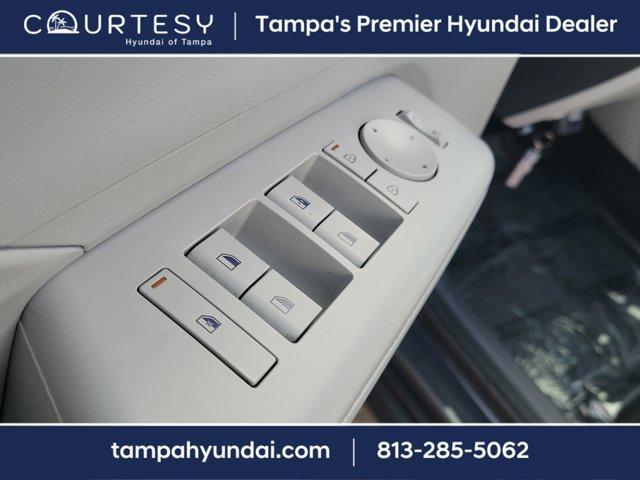 Photo of 2024 Gray Pearl Hyundai KONA