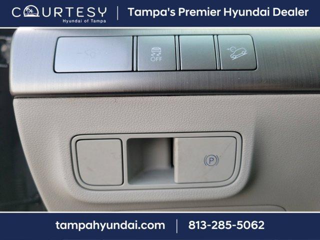 Photo of 2024 Gray Pearl Hyundai KONA