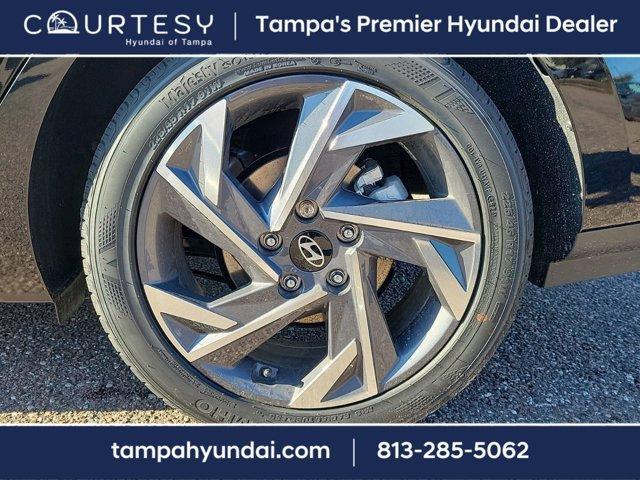 Photo of 2025 Black Hyundai ELANTRA