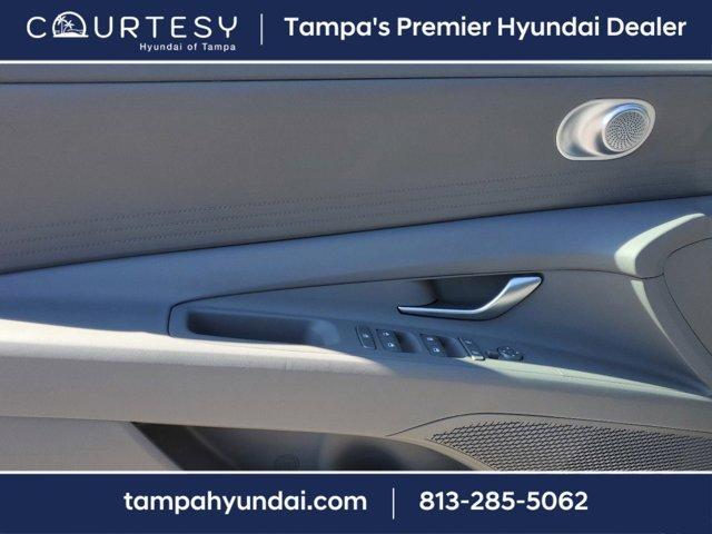 Photo of 2025 Black Hyundai ELANTRA
