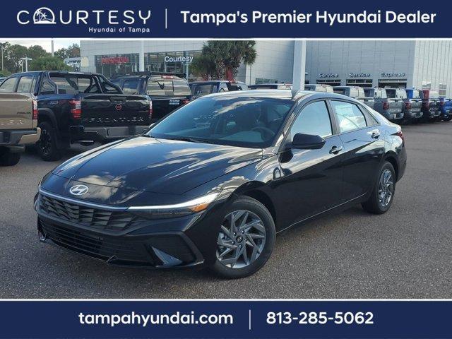 Photo of 2025 Black Hyundai ELANTRA