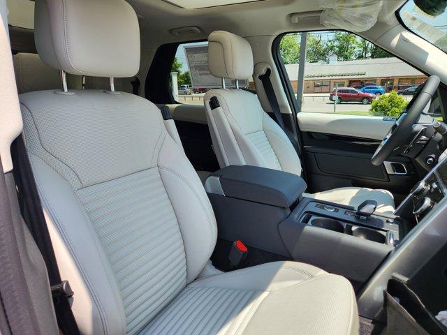 Photo of 2025 Fuji White Land Rover Discovery