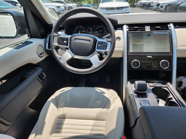Photo of 2025 Fuji White Land Rover Discovery