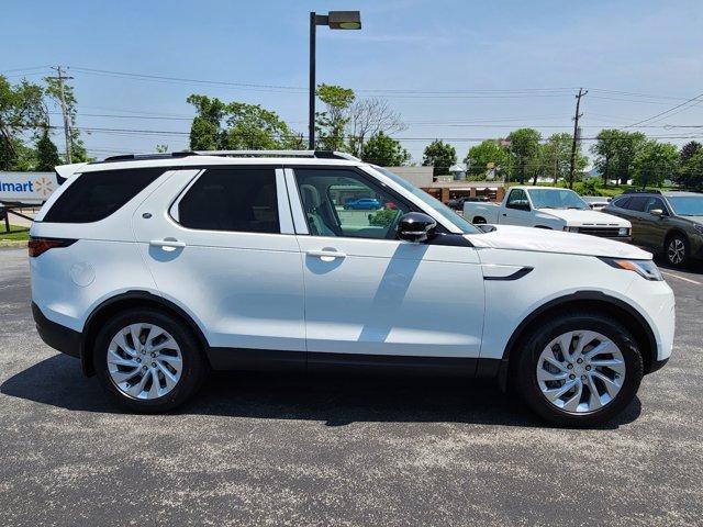 Photo of 2025 Fuji White Land Rover Discovery