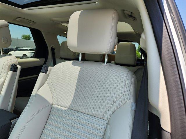 Photo of 2025 Fuji White Land Rover Discovery