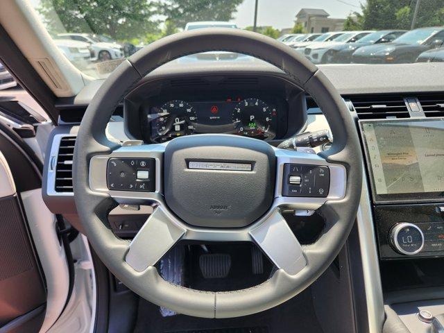 Photo of 2025 Fuji White Land Rover Discovery