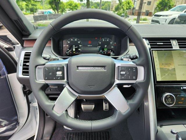 Photo of 2025 Fuji White Land Rover Discovery