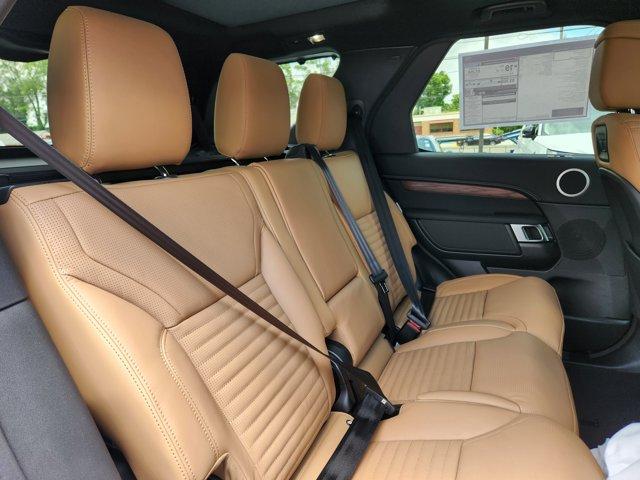 Photo of 2025 Fuji White Land Rover Discovery