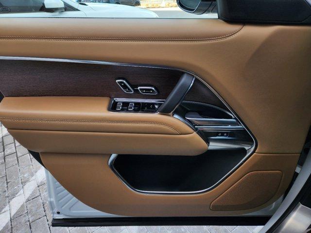 Photo of 2024 Fuji White Land Rover Range Rover