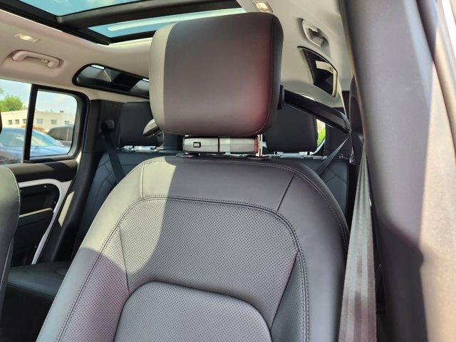 Photo of 2025 Fuji White Land Rover Defender