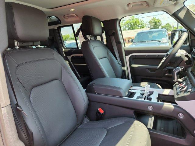 Photo of 2025 Fuji White Land Rover Defender