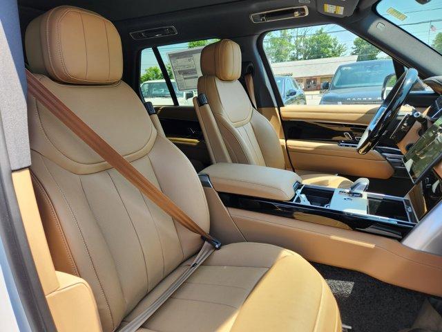 Photo of 2025 Fuji White Land Rover Range Rover