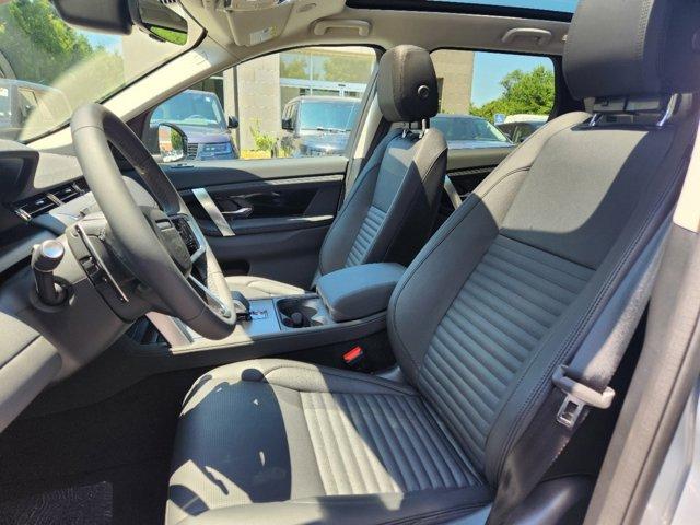 Photo of 2024 Hakuba Silver Metallic Land Rover Discovery Sport