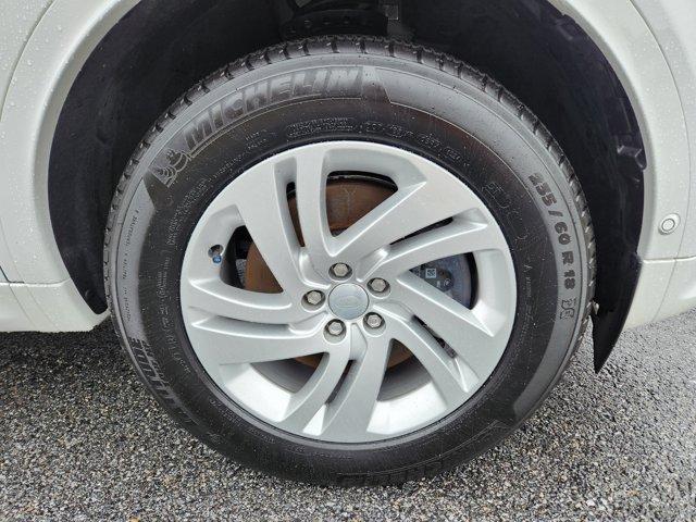 Photo of 2025 Fuji White Land Rover Discovery Sport