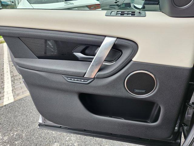 Photo of 2025 Eiger Gray Metallic Land Rover Discovery Sport