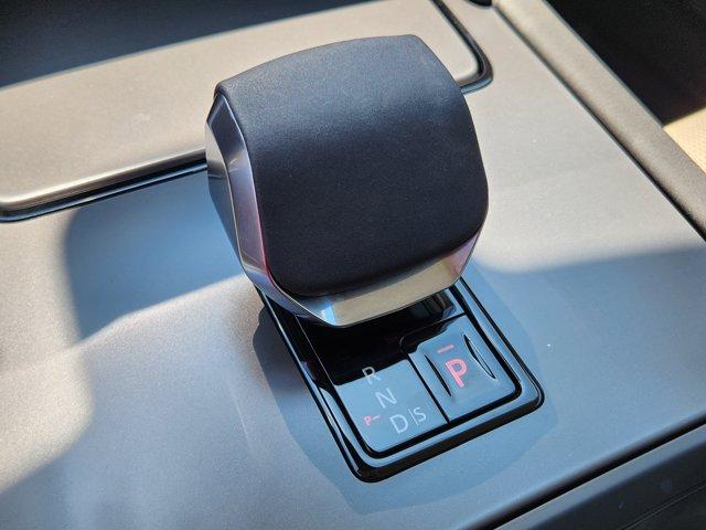 Photo of 2024 Eiger Gray Metallic Land Rover Discovery Sport