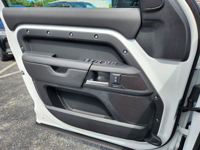 Photo of 2025 Fuji White Land Rover Defender