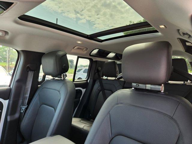 Photo of 2025 Fuji White Land Rover Defender