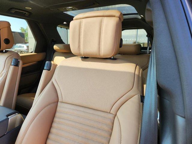 Photo of 2024 Charente Gray Premium Metallic Land Rover Discovery