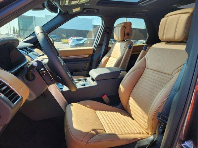 Photo of 2024 Charente Gray Premium Metallic Land Rover Discovery