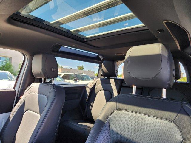 Photo of 2023 Fuji White Land Rover Defender
