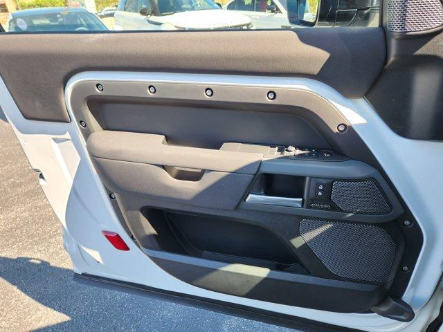 Photo of 2023 Fuji White Land Rover Defender