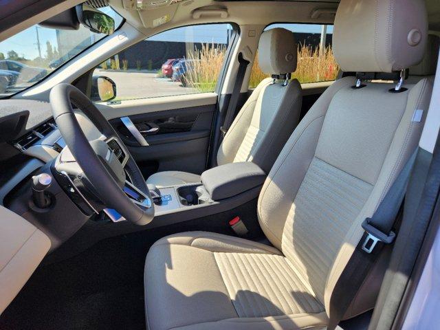 Photo of 2024 Fuji White Land Rover Discovery Sport