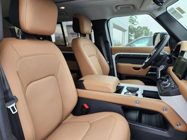 Photo of 2025 Fuji White Land Rover Defender