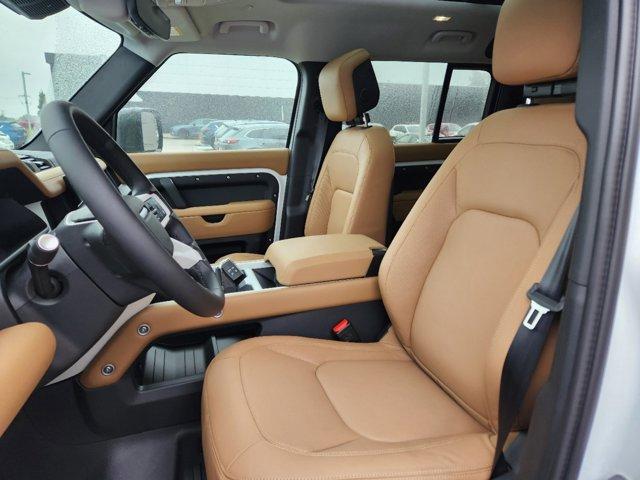 Photo of 2025 Fuji White Land Rover Defender