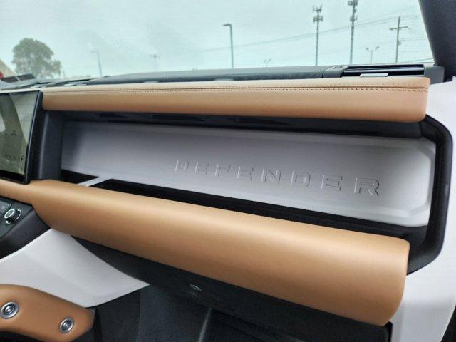 Photo of 2025 Fuji White Land Rover Defender
