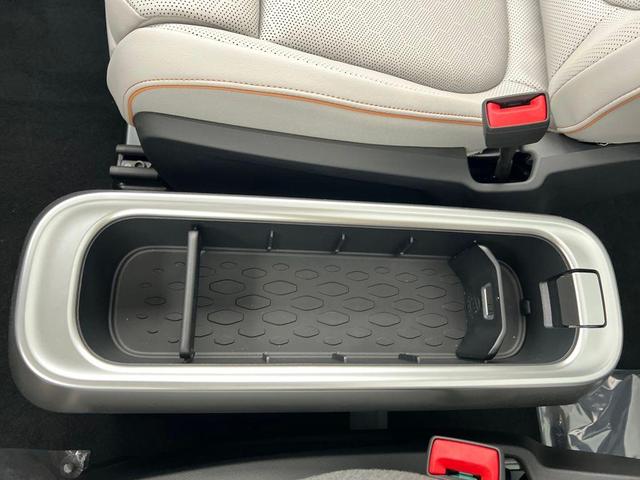 Photo of 2025 Green Volkswagen ID. Buzz