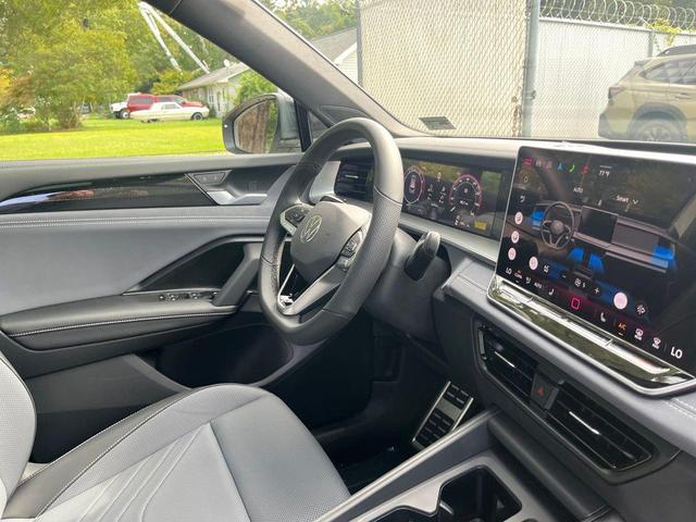 Photo of 2025 Sandstone Volkswagen Tiguan