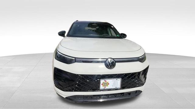 Photo of 2025 Sandstone Volkswagen Tiguan