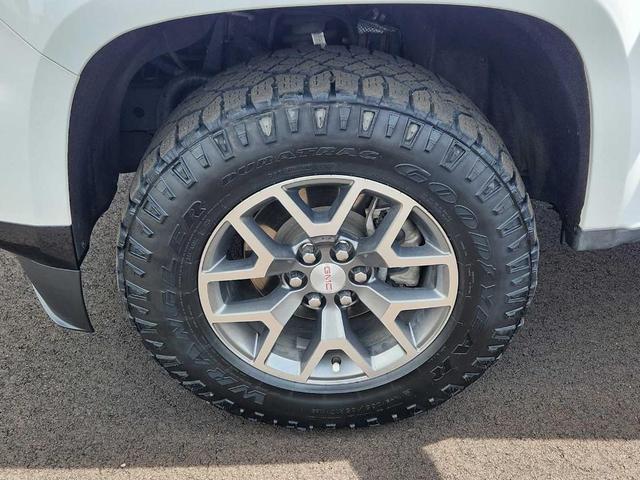 Photo of 2022 Summit White GMC Canyon
