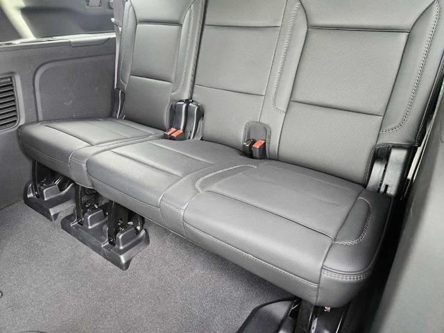 Photo of 2023 White Frost Tri-Coat GMC Yukon XL