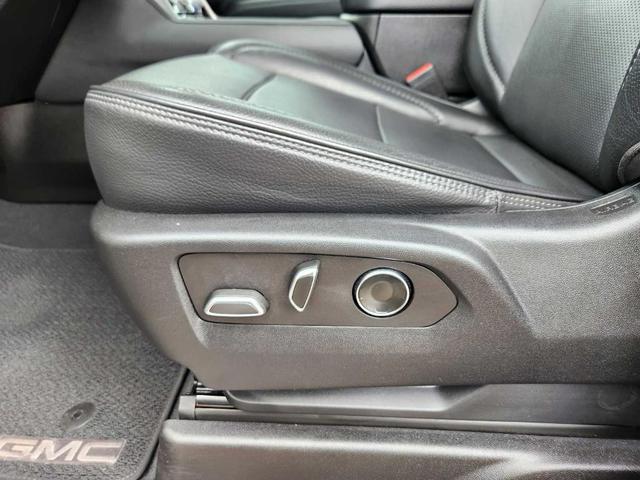 Photo of 2023 White Frost Tri-Coat GMC Yukon XL