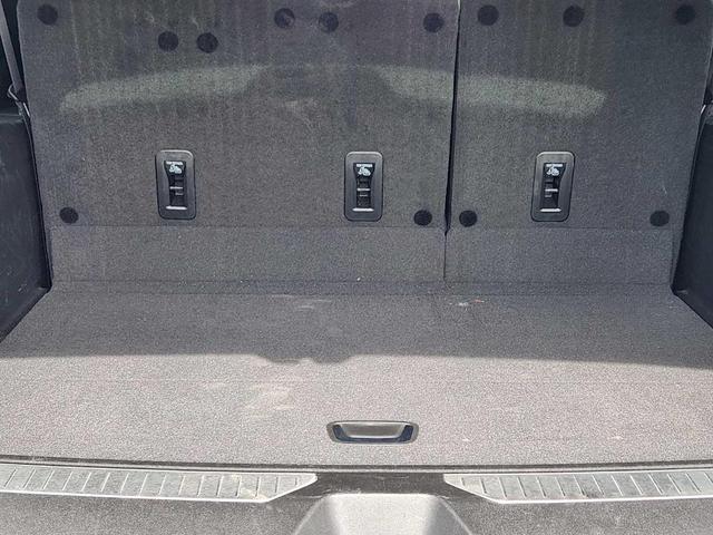 Photo of 2023 White Frost Tri-Coat GMC Yukon XL